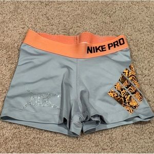 Women’s Nike Dri-fit grey orange shorts Xs